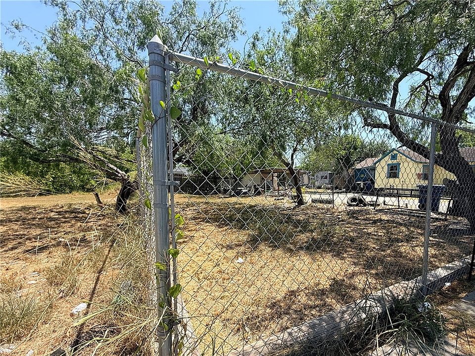 2nd image of 710 Francesca St