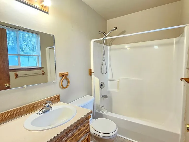 407 E 8th Ave — Photo 11