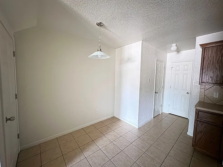 206 Veterans Ave — Photo 12