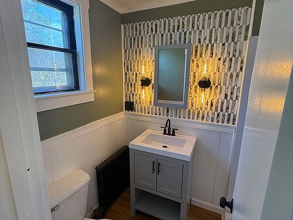 4th image of 162 Park St