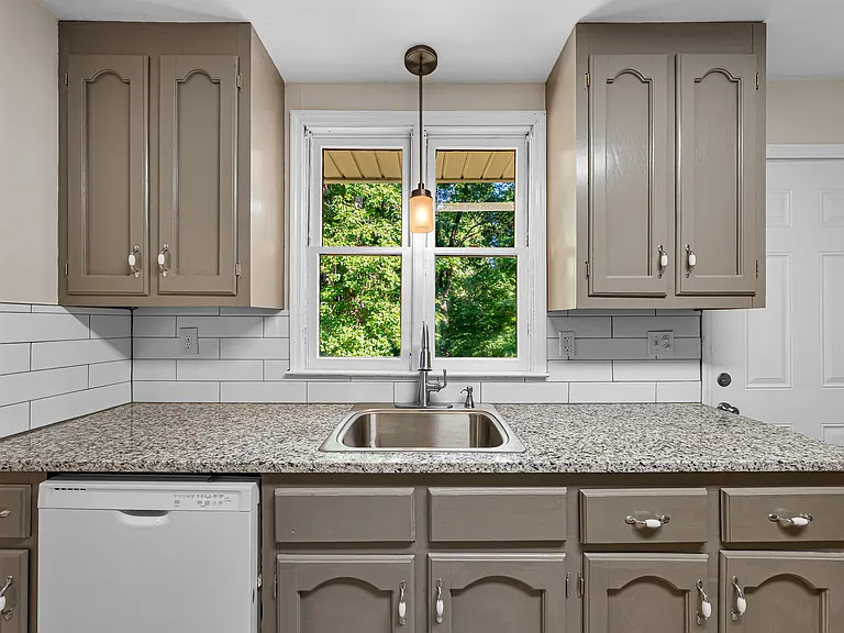407 Veterans Dr — Photo 13
