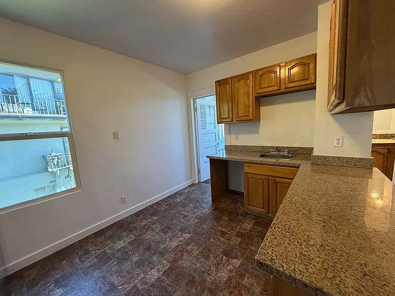 467 Corbett Ave #1 — Photo 5