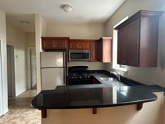 2nd image of 37 W 14th St