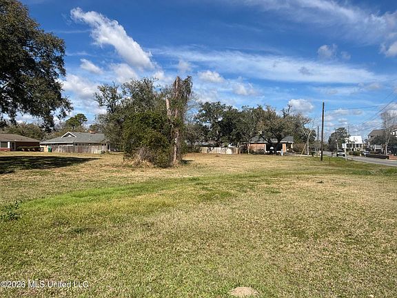 2nd image of 1447 Mill Rd
