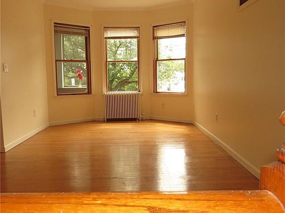 3rd image of 129 Convent Pl Floor 1