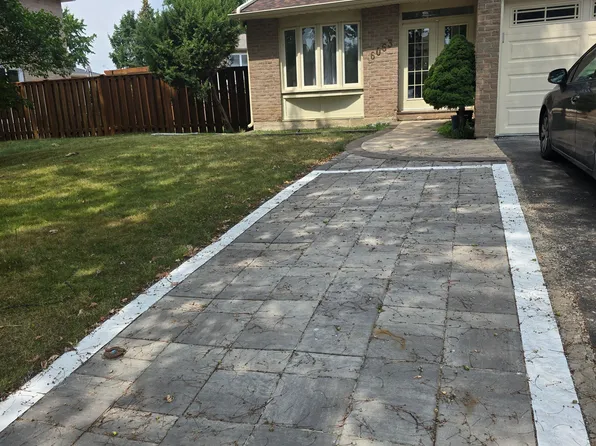 6063 Farmstead Ln, Mississauga, ON L5N 2Y9