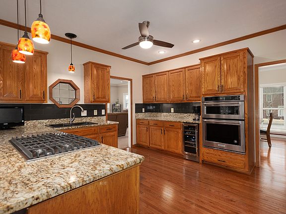 4th image of 2614 Charter Ct