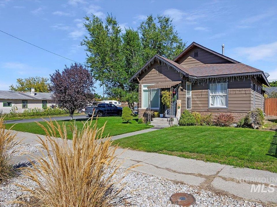 1st image of 328 13th Ave N