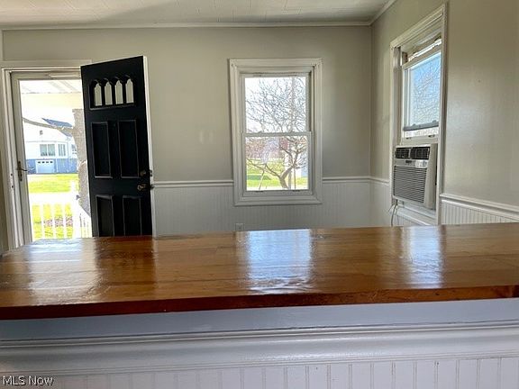 4th image of 251 Maple St