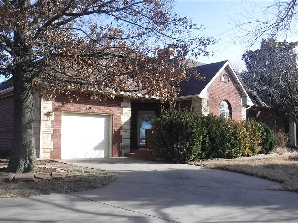 1st image of 700 Hillside Dr