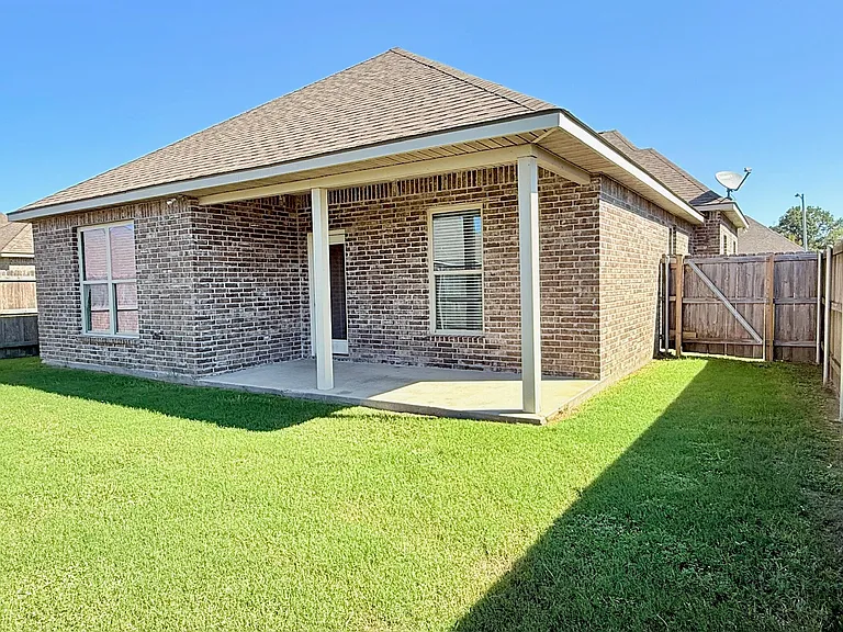 108 Valcour Pl — Photo 17