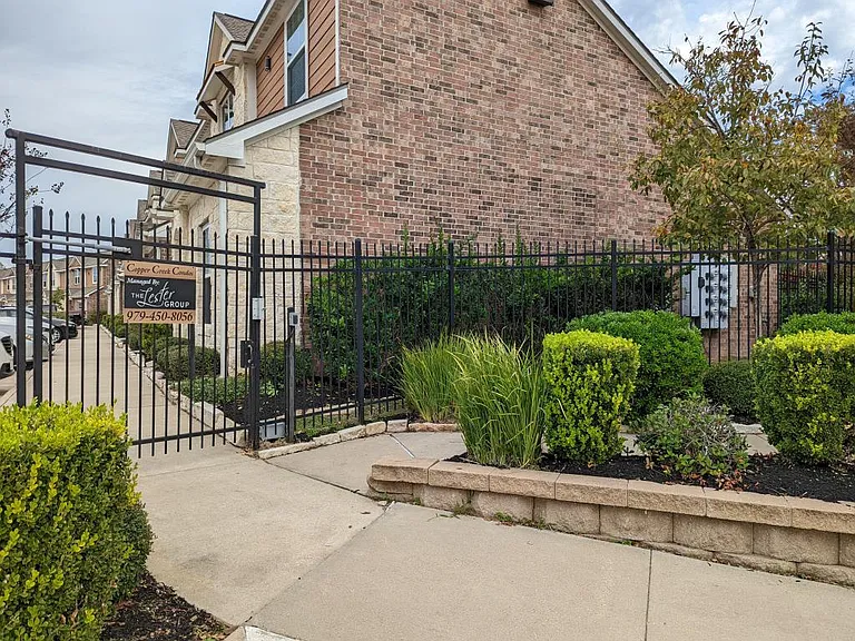 301 Sw Pkwy #334 — Photo 3
