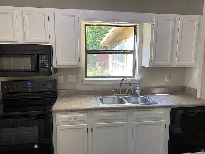 2 bed, 1.5 bath, 1100 sqft, $1,100 — Photo 4