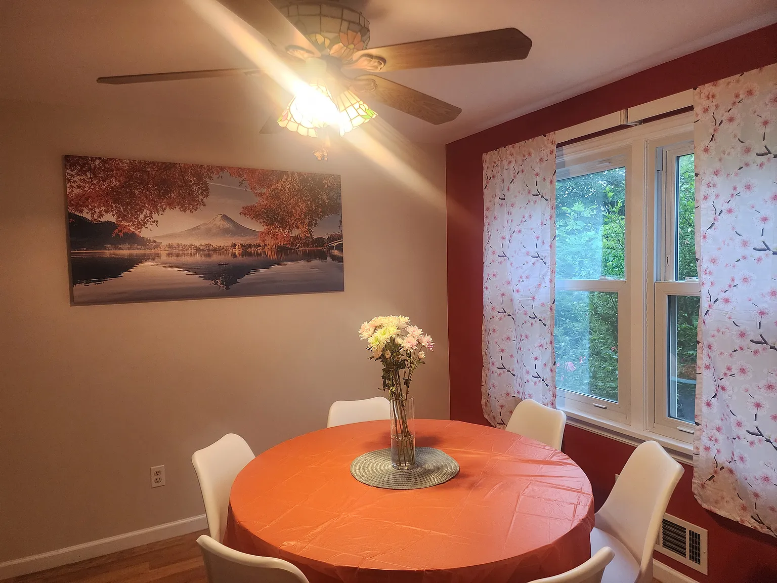 4 bed, 2.5 bath, 2470 sqft, $1,550 — Photo 4