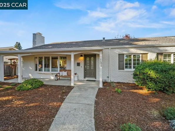 134 Oxford Dr, Moraga, CA 94556
