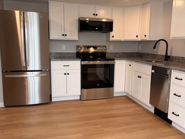 29 Pleasant St #203