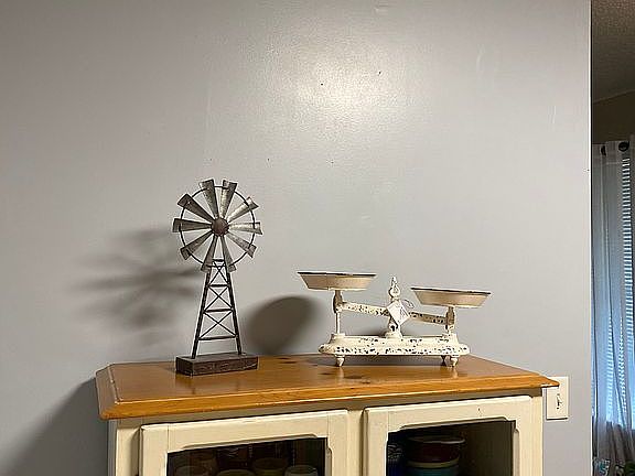 3rd image of 2501 Westover Dr