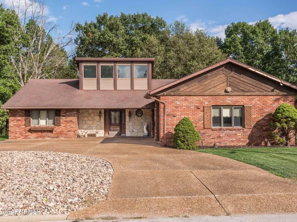 2219 Green Meadow Dr, Jefferson City, MO 65101