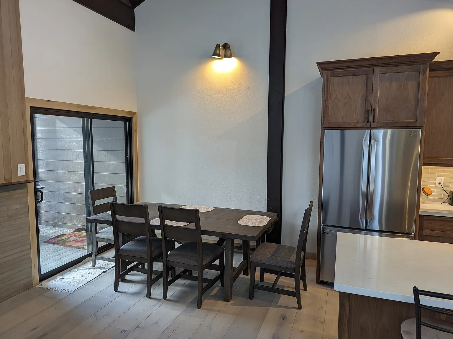3 bed, 1300 sqft, $6,550 — Photo 4