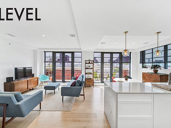 3rd image of 537 Lorimer St Unit Penthouse N