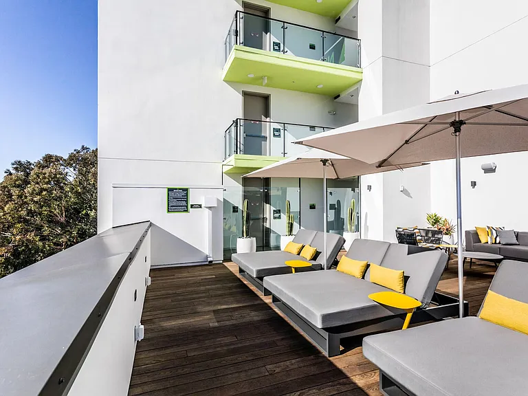 Vida Studio City — Photo 12