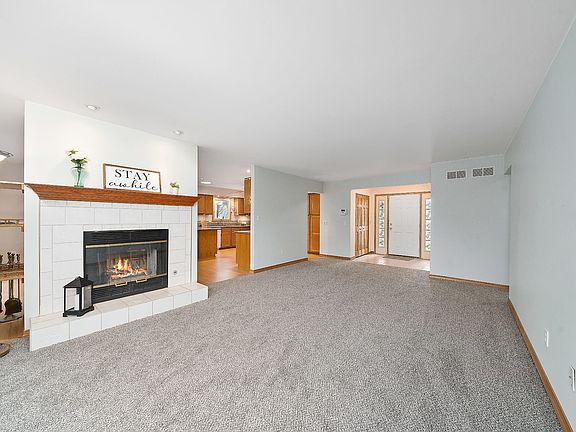 3rd image of 1722 N Deer Run Dr