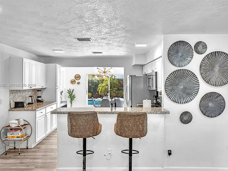 4633 SW 28th Ave — Photo 16