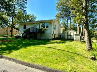28 Lincoln Trl, Hopatcong, NJ 07843