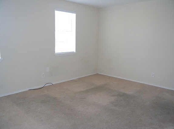 4th image of 1721 Kempner St