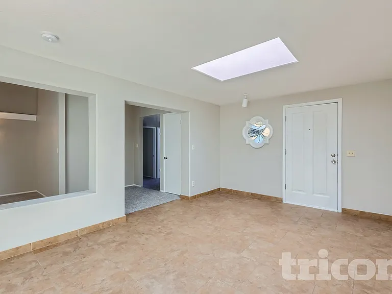 3031 W Mercer Ln — Photo 4