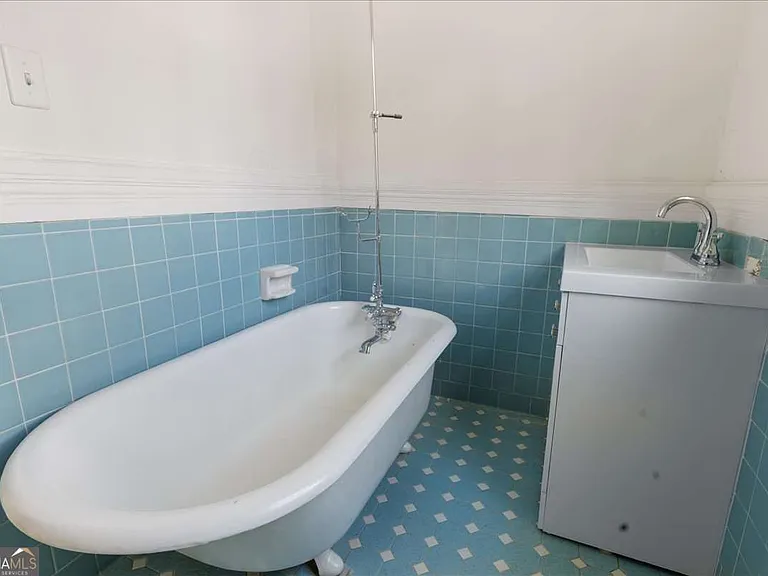 170 Rogers Ave — Photo 18