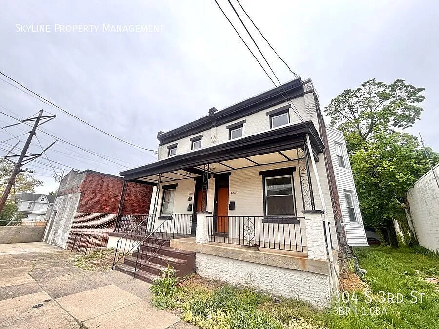 Building Photo - 304 S 3rd St