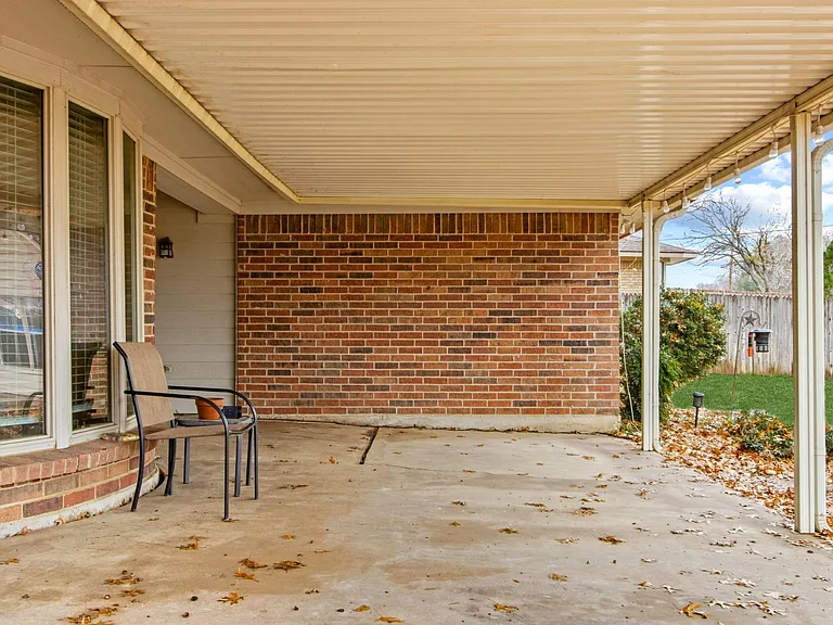 611 Field St — Photo 32