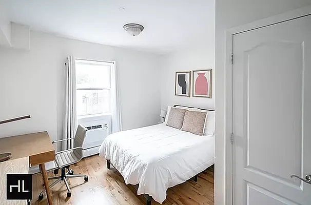 Bedroom, photo 1