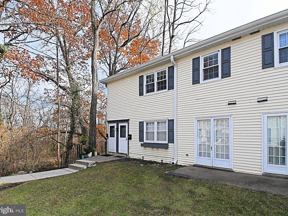 1st image of 1302 Yardley Cmns