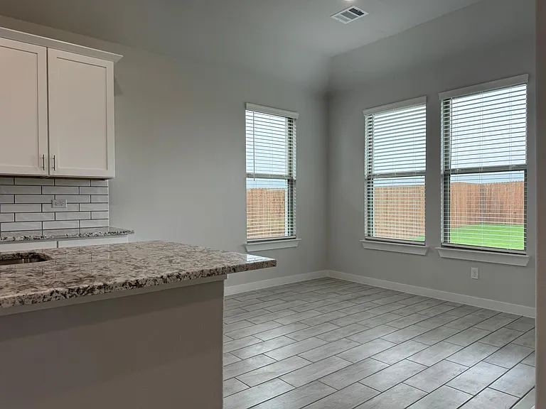 831 Rosebud Trl — Photo 9