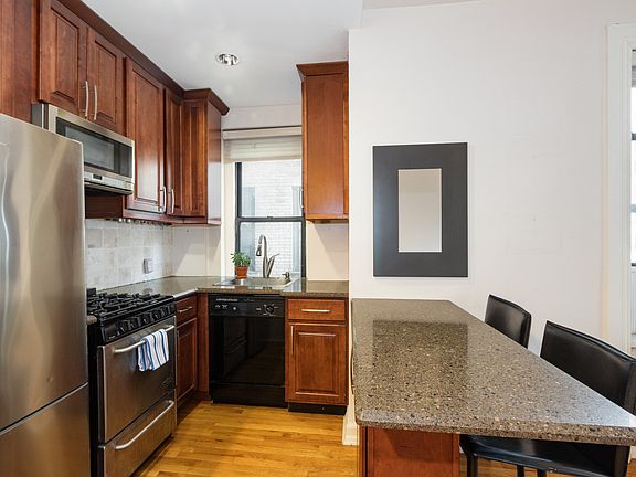 3rd image of 514 Cathedral Pkwy #8B