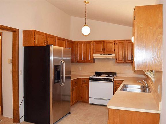 4th image of 40839 Magnolia Dr E