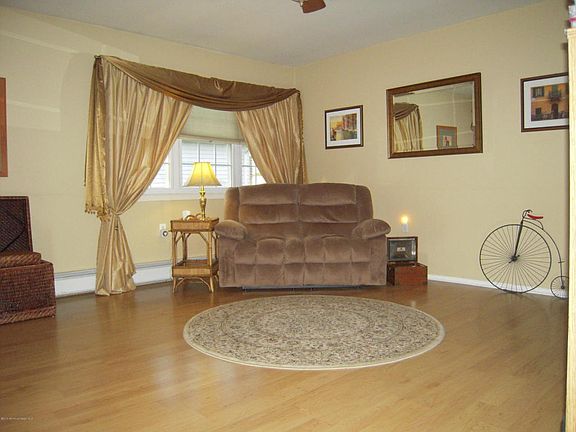 2nd image of 20 Roxton Pl
