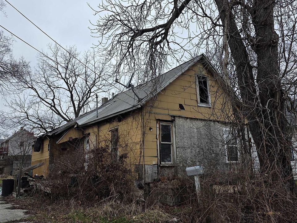 2nd image of 2617 Eddy St