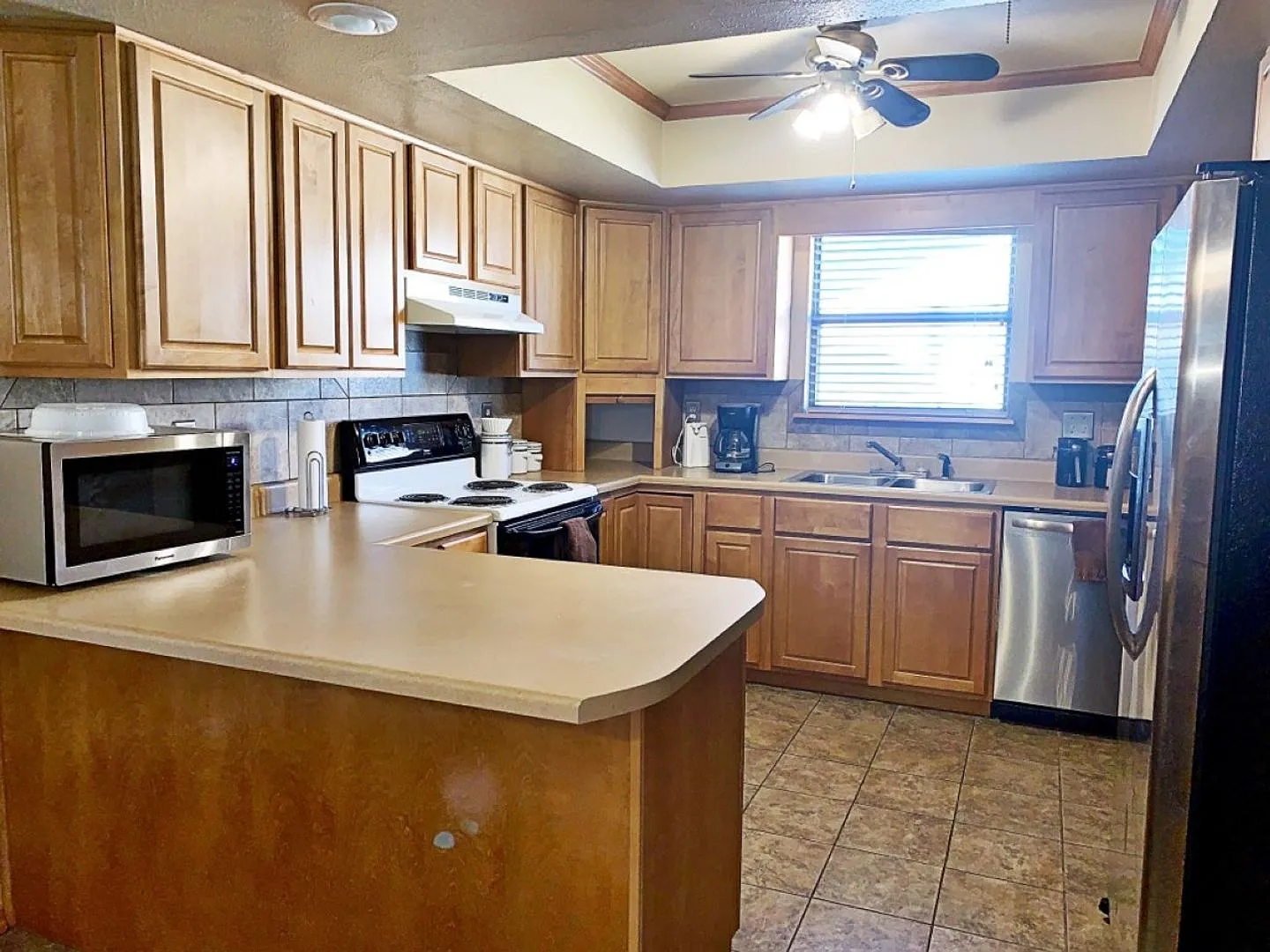 3 Bedroom, 2 Bath, 2 car garage — Photo 3