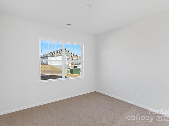 3rd image of 105 Woodvale Dr