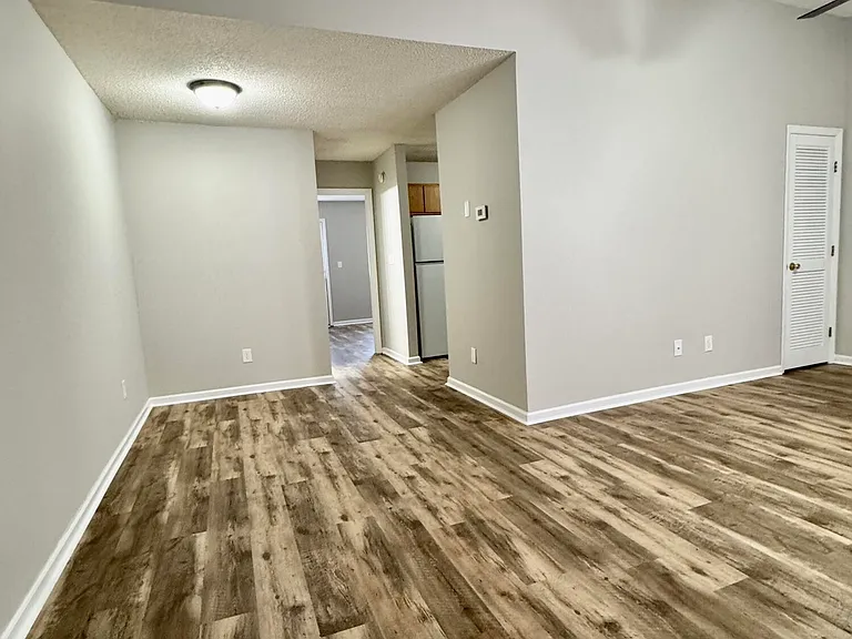 1399 Westpointe Dr #10 — Photo 2