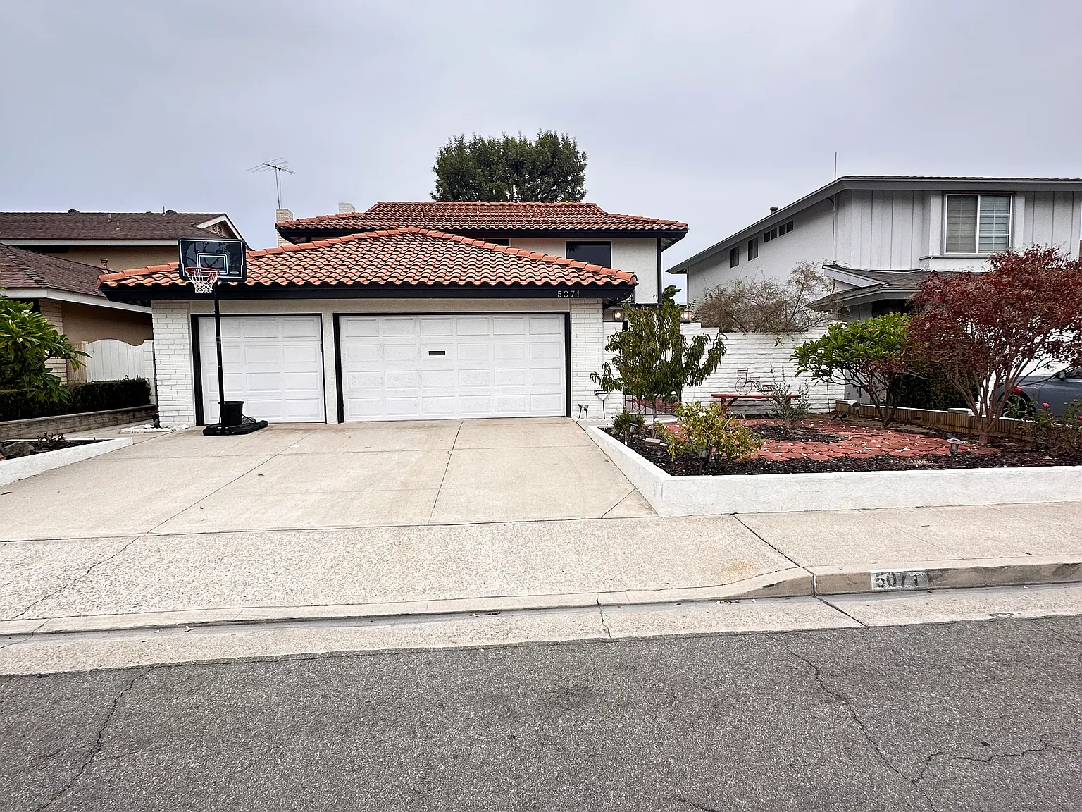 5 bed, 2585 sqft, $5,400 — Photo 2