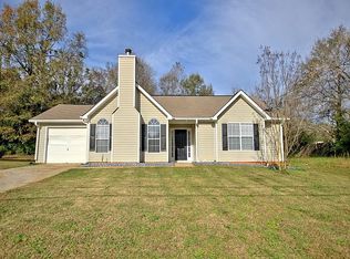 7 Canterbury Dr, Grantville, GA 30220