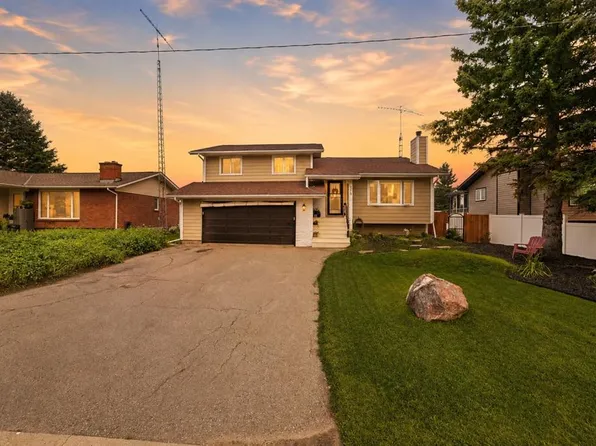 218 S 8th Ave NE, Sundre, AB T0M 1X0