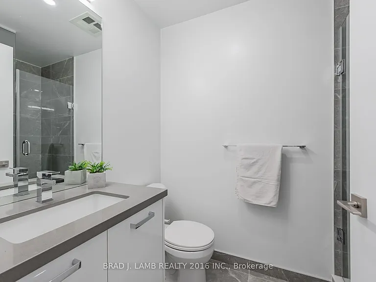 195 McCaul St #1005 — Photo 20