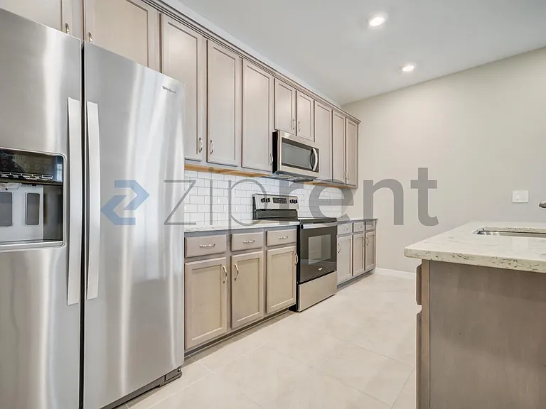 1126 S Town And River Dr — Photo 7