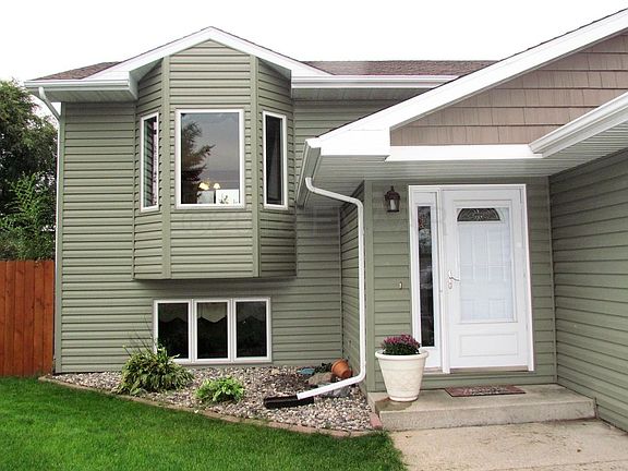 3rd image of 2527 33rd Ave S
