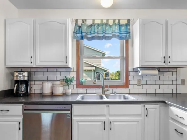 1357 Broadway Dr, Sun Prairie, WI 53590